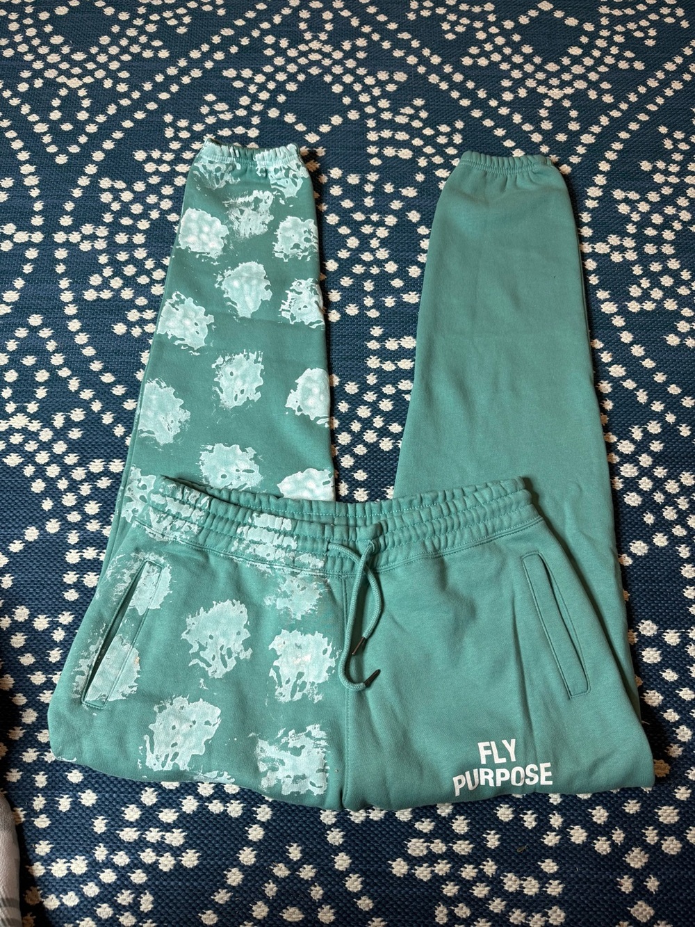 Fly purpose Green sweatpants with white abstract shapes, size XL #loungewear #ab
